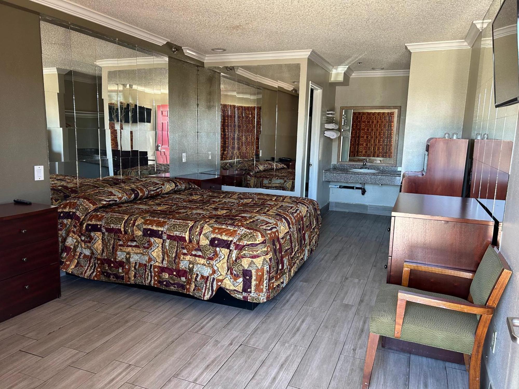 Heritage Inn And Suites Corona Exterior foto